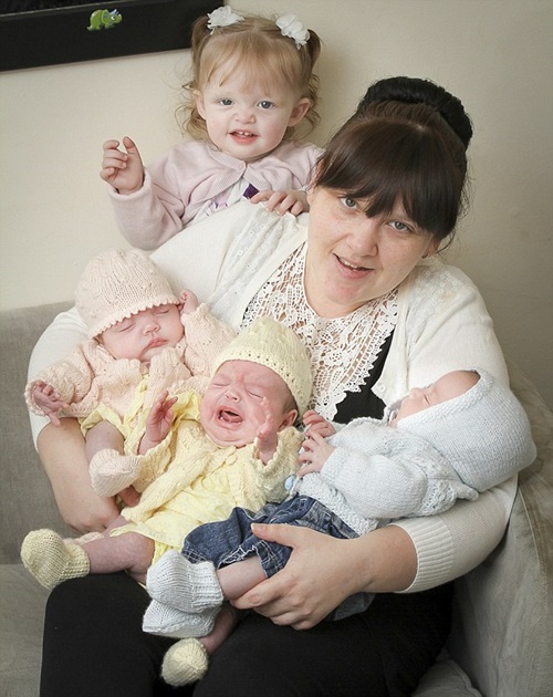 Sức khoẻ - Làm đẹp - Kì lạ người phụ nữ sinh 4 đứa con trong vòng 11 tháng (Hình 4).