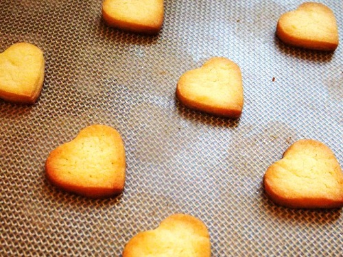 Ăn - Chơi - Trổ tài làm bánh quy bơ giòn tan thơm phức nhân ngày Valentine (Hình 10).