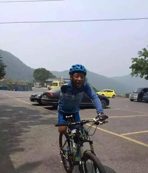 Ăn - Chơi - Cảm phục vô cùng người mất 1 chân tay vẫn đạp xe vượt 2.166km đến Tây Tạng (Hình 3).