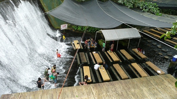 Ăn - Chơi - Độc đáo nhà hàng ở chân thác nước