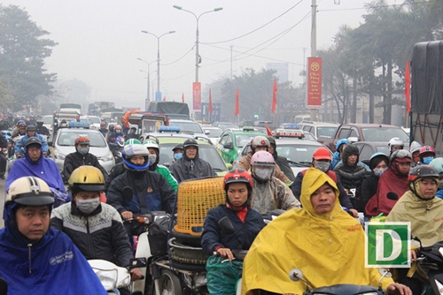 Tin trong nước - Người dân khốn khổ tìm cách thoát khỏi Hà Nội dưới trời mưa rét để về quê đón Tết (Hình 2).