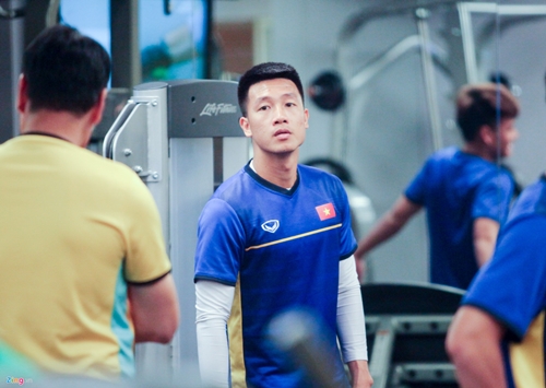Tin tức - Quyết tâm chiến thắng Yemen, các cầu thủ tuyển Việt Nam miệt mài tập gym (Hình 4).