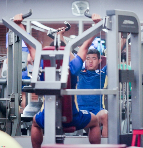Tin tức - Quyết tâm chiến thắng Yemen, các cầu thủ tuyển Việt Nam miệt mài tập gym (Hình 5).