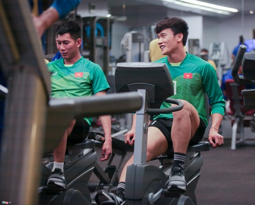 Tin tức - Quyết tâm chiến thắng Yemen, các cầu thủ tuyển Việt Nam miệt mài tập gym (Hình 6).