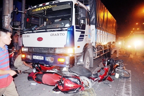 Tin tức - Xót xa những vụ tai nạn thảm khốc do ô tô đâm lao vào người đứng chờ đèn đỏ (Hình 7).