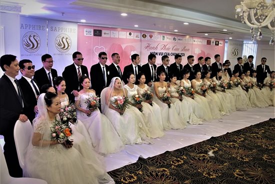 Gia đình - Tình yêu - Xúc động trước hình ảnh những cô dâu đặc biệt mặc áo cưới