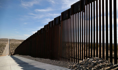 Tin thế giới - Lầu Năm Góc lấy tiền mua tên lửa đạn đạo để xây tường biên giới với Mexico
