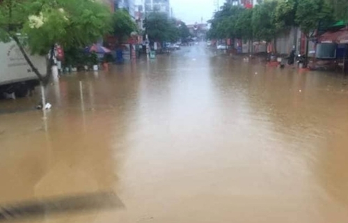 Tin trong nước - Ảnh hưởng bão số 3: Mộc Châu chìm trong mưa lũ