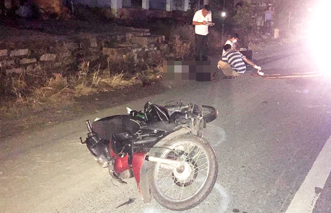 Tin trong nước - Bình Thuận: Tài xế lái ô tô cán tử vong 2 thanh niên rồi bỏ trốn