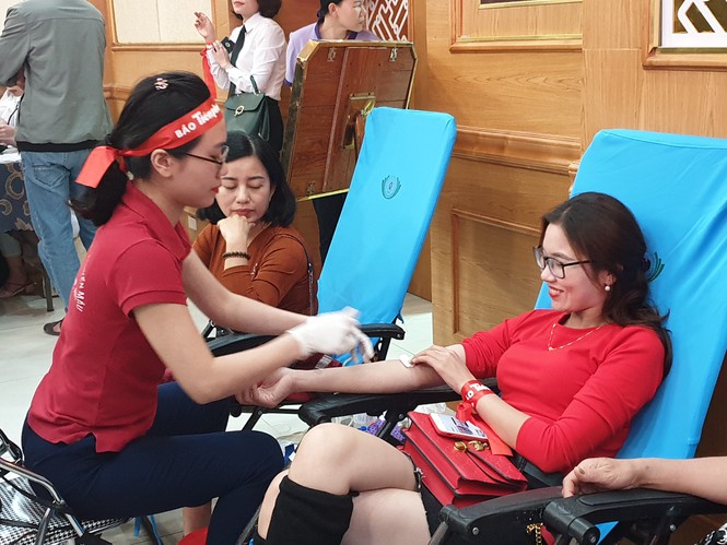Việc tốt quanh ta - Nghệ An: Hưởng ứng ngày 'Chủ nhật đỏ', 1.200 người tham gia hiến máu (Hình 3).