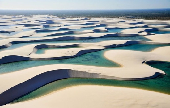 Ăn - Chơi - Kì lạ sa mạc có nhiều hồ nước nhất thế giới