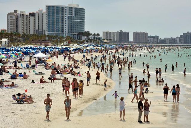 Tin thế giới - Bất chấp dịch Covid-19 bùng phát, bãi biển, quán bar ở Mỹ vẫn đông nghẹt khách