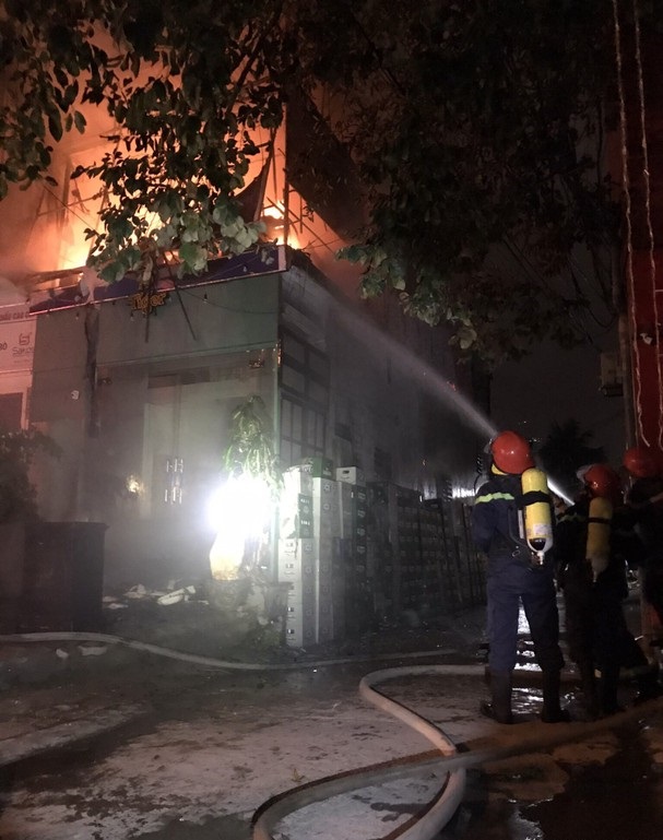 Tin trong nước - Nghệ An: 'Bà hỏa' ghé thăm căn nhà hai tầng, nhiều hàng hóa bị thiêu trụi