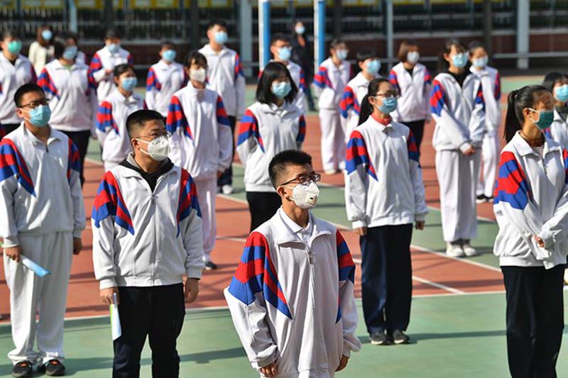Sức khoẻ - Làm đẹp - Trung Quốc: 2 học sinh đột tử sau khi đeo khẩu trang chạy trong giờ thể dục