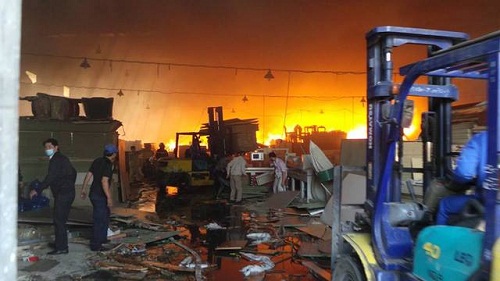 Tin trong nước - Hà Nội: Cháy lớn, khói đen bủa vây ở khu công nghiệp Ngọc Hồi (Hình 4).