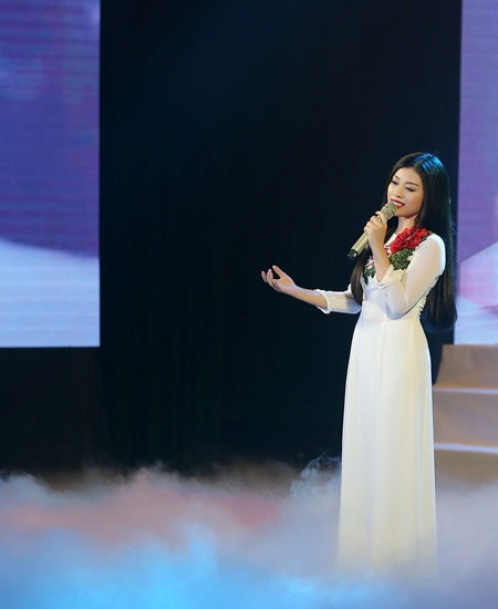 Tin tức - 'Chị em Sao Mai' Thu Hằng - Bích Hồng đọ vẻ xinh đẹp khi đứng chung sân khấu (Hình 5).