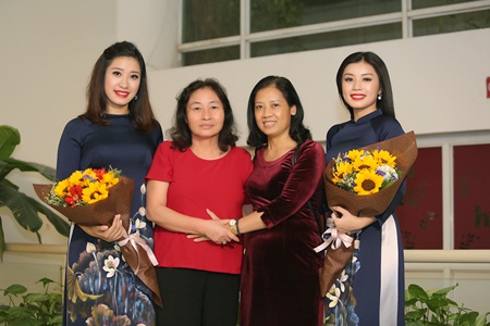 Tin tức - 'Chị em Sao Mai' Thu Hằng - Bích Hồng đọ vẻ xinh đẹp khi đứng chung sân khấu (Hình 2).