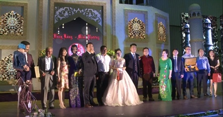 Tin tức - Ca sĩ diễn tại đám cưới 'khủng' ở Bắc Ninh tiết lộ gì về tiền cát-xê? (Hình 2).