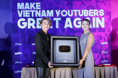 Tin tức giải trí - Sơn Tùng M-TP lần đầu dự sự kiện với vai trò CEO, vinh dự nhận nút vàng Youtube (Hình 2).