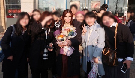 Tin tức giải trí - Kim Yoo Jung xinh đẹp 'nghẹt thở' khi diễn kịch ở trường (Hình 10).