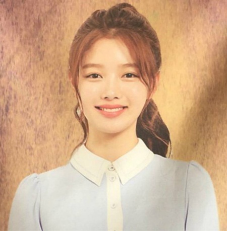 Tin tức giải trí - Kim Yoo Jung xinh đẹp 'nghẹt thở' khi diễn kịch ở trường (Hình 2).