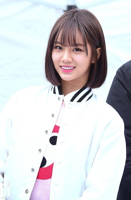 Tin tức giải trí - 8 idol Kpop với nhan sắc thay đổi bất ngờ chỉ vì để tóc mái (Hình 4).