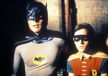 Chuyện làng sao - Tài tử 'Batman' bản truyền hình qua đời ở tuổi 88 (Hình 2).