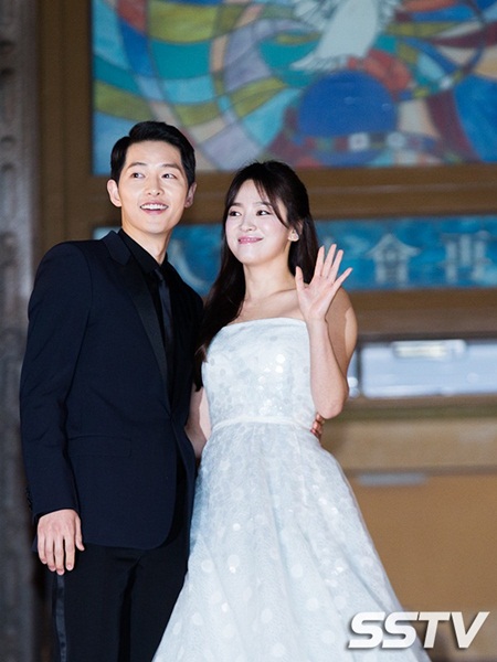 Chuyện làng sao - Song Joong Ki và Song Hye Kyo đã bí mật đính hôn