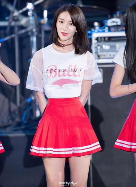 Tin tức - Vòng eo quá nhỏ luôn phải 'buộc quần túm áo' của nữ idol Kpop (Hình 2).