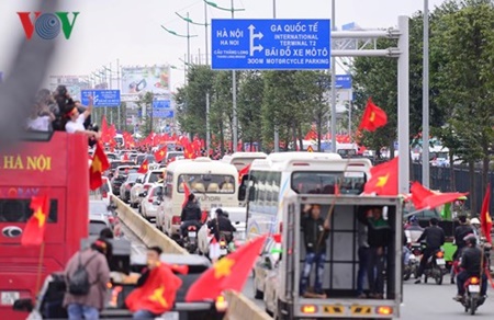 Tin tức - Lễ chào mừng U23 Việt Nam: Các cầu thủ lên xe bus diễu hành (Hình 26).