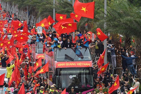 Tin tức - Lễ chào mừng U23 Việt Nam: Các cầu thủ lên xe bus diễu hành (Hình 3).