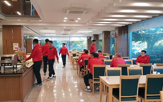 Tin tức - Đội tuyển Việt Nam đã đặt chân đến trung tâm huấn luyện tại Hàn Quốc (Hình 5).