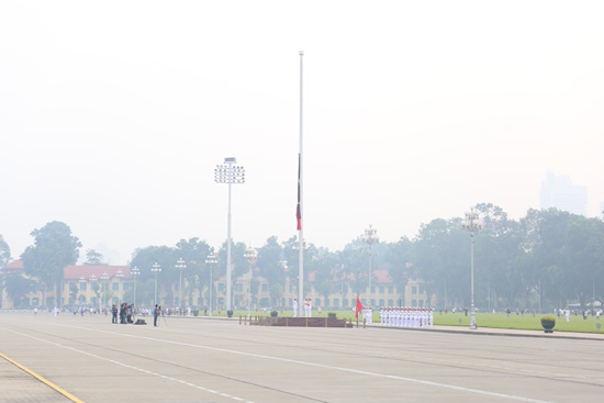 Tin trong nước - Chùm ảnh: Hà Nội bắt đầu Quốc tang nguyên Tổng Bí thư Đỗ Mười