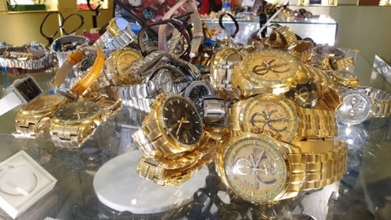 Tin tức - Hàng trăm đồng hồ Rolex, Hublot.. bán với giá chỉ từ 400.000 đồng