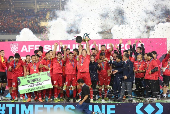 Tin tức - Cận cảnh phút đăng quang AFF Cup 2018 vỡ òa cảm xúc của ĐT Việt Nam (Hình 3).