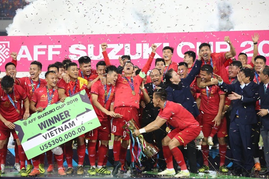 Tin tức - Cận cảnh phút đăng quang AFF Cup 2018 vỡ òa cảm xúc của ĐT Việt Nam (Hình 5).
