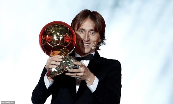 Tin tức - Luka Modric vượt Ronaldo, Messi giành Quả bóng Vàng 2018