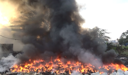 Tin trong nước - Nha Trang: Cháy lớn bãi phế liệu gần trường học