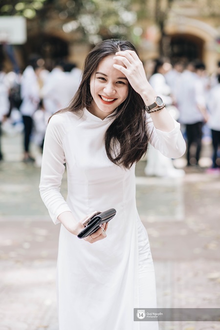 Tin tức - Nữ sinh Hà Nội được tìm kiếm nhiều nhất mùa bế giảng vì mặc áo dài quá xinh đẹp