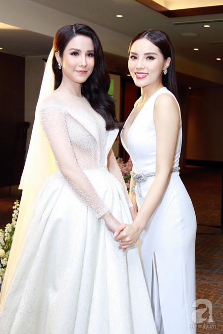 Tin tức - Cường Đô la tình tứ hôn Đàm Thu Trang trong tiệc cưới Diệp Lâm Anh (Hình 4).