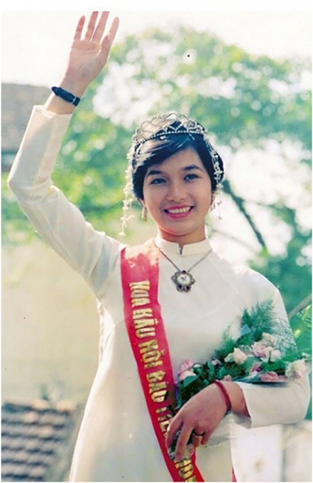 Tin tức - Đăng quang năm 17 tuổi, Hoa hậu Việt Nam đầu tiên Bùi Bích Phương giờ ra sao?