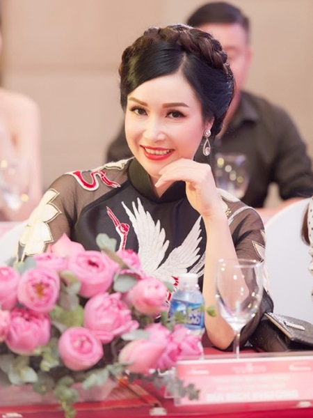 Tin tức - Đăng quang năm 17 tuổi, Hoa hậu Việt Nam đầu tiên Bùi Bích Phương giờ ra sao? (Hình 5).