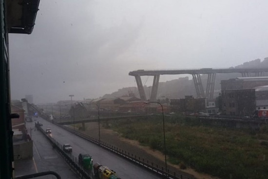 Tin thế giới - Italy: Kinh hoàng sập cầu cao 100m trên đường cao tốc, nhiều người thiệt mạng
