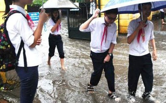 Tin trong nước - Học sinh Hà Nội có thể nghỉ học, lùi giờ tới trường vì ảnh hưởng của bão số 4
