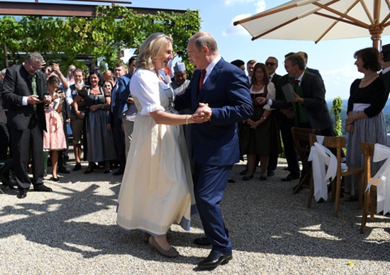 Tin thế giới - Hé lộ món quà đặc biệt của ông Putin mang tới đám cưới Ngoại trưởng Áo