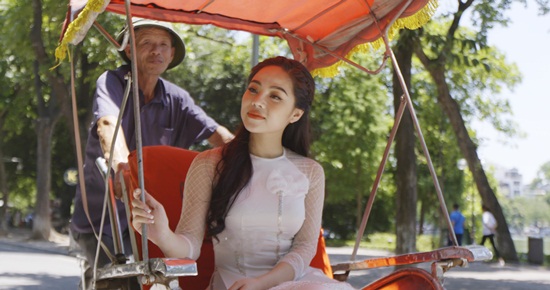 Tin tức - Chuyện tình trong veo như trời thu Hà Nội trong MV của 'Sao Mai' Diệu Ly (Hình 2).