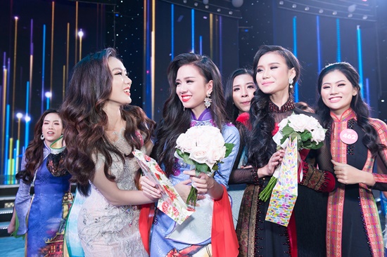Tin tức - Hoa hậu Việt Nam 2018 hé lộ Top 3 Người đẹp truyền thông trước thềm chung kết (Hình 4).