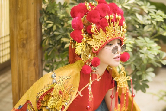 Tin tức - Thiên Nga The Face đón Trung thu bằng bộ ảnh 'cô dâu châu Á' siêu ấn tượng (Hình 5).