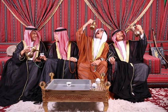 Tin tức - 'Hoàng tử Ả Rập' Đức Huy mừng sinh nhật theo phong cách quý tộc khiến fan thích thú (Hình 4).