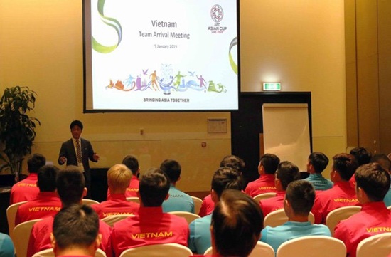 Tin tức - Tuyển Việt Nam học về công nghệ VAR chuẩn bị cho tứ kết gặp Nhật Bản
